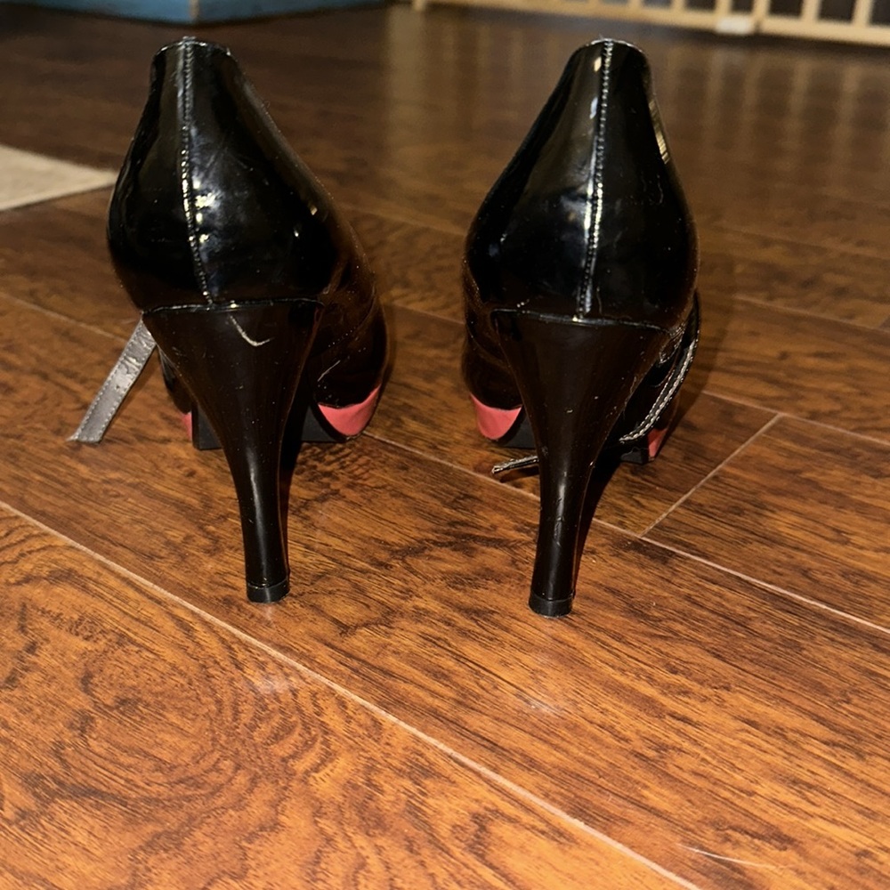Maurices brand coral & black high heels - Picture 3 of 4